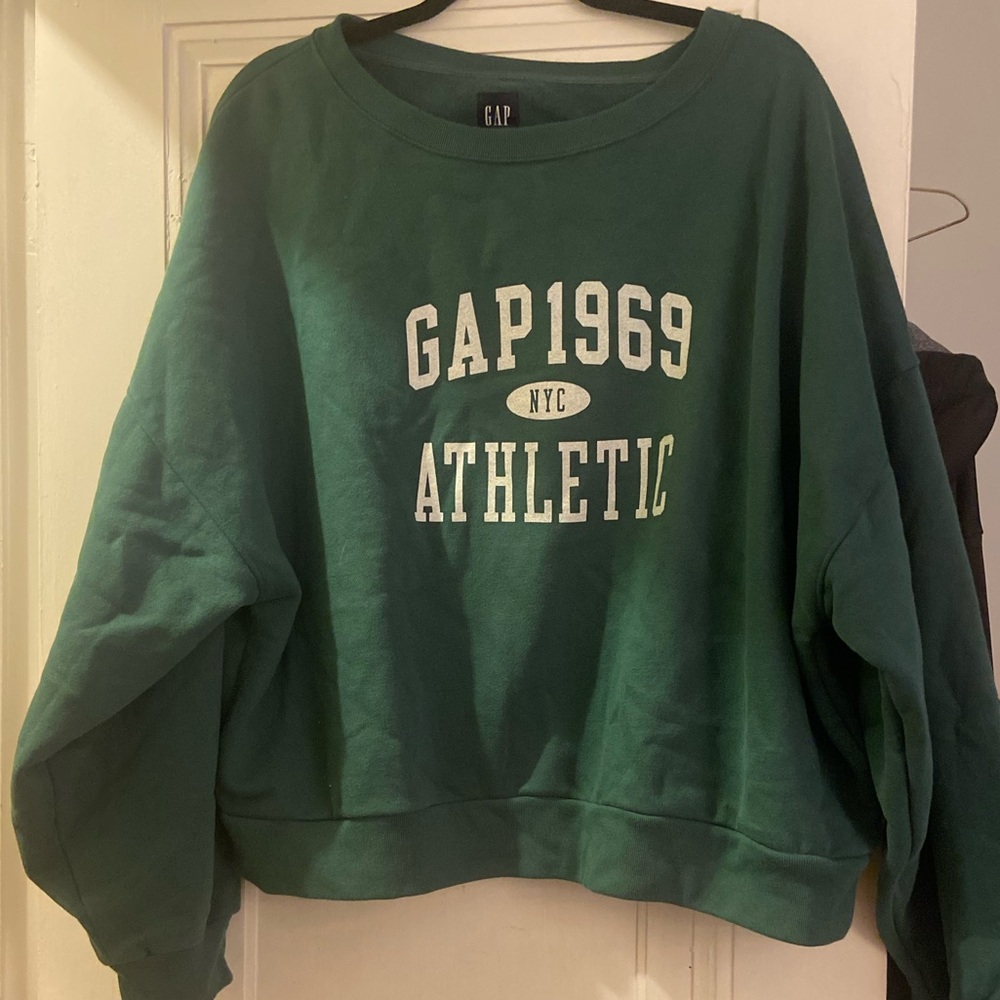 XL green Gap crewneck in perfect condition!